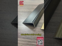 सजावटी काले धातु सीढ़ी नाक ट्रिम गैर फिसलन विनाइल सीढ़ी नाक मोल्डिंग