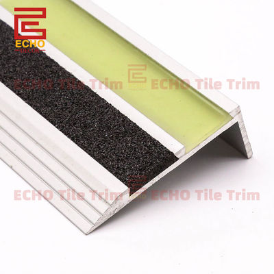 ल्यूमिनसेंस एल आकार का एल्युमीनियम सीढ़ी किनारा सीढ़ी नाउज़िंग ट्रिम